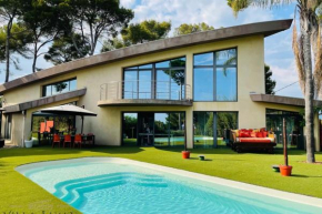 06AL - Architect-designed villa with pool and sea view